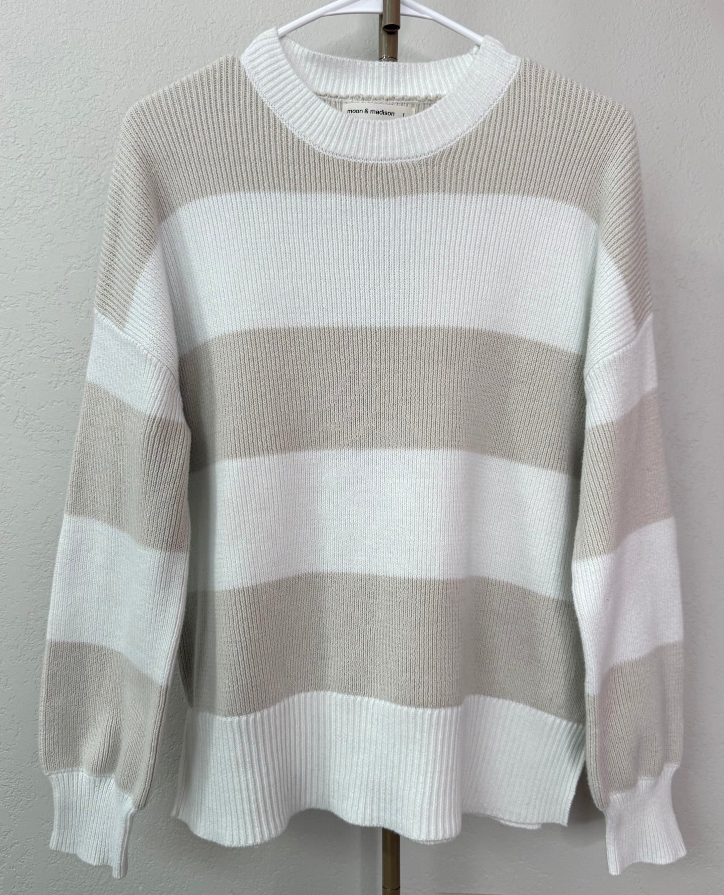 Moon & Madison Boutique Sweater - Large
