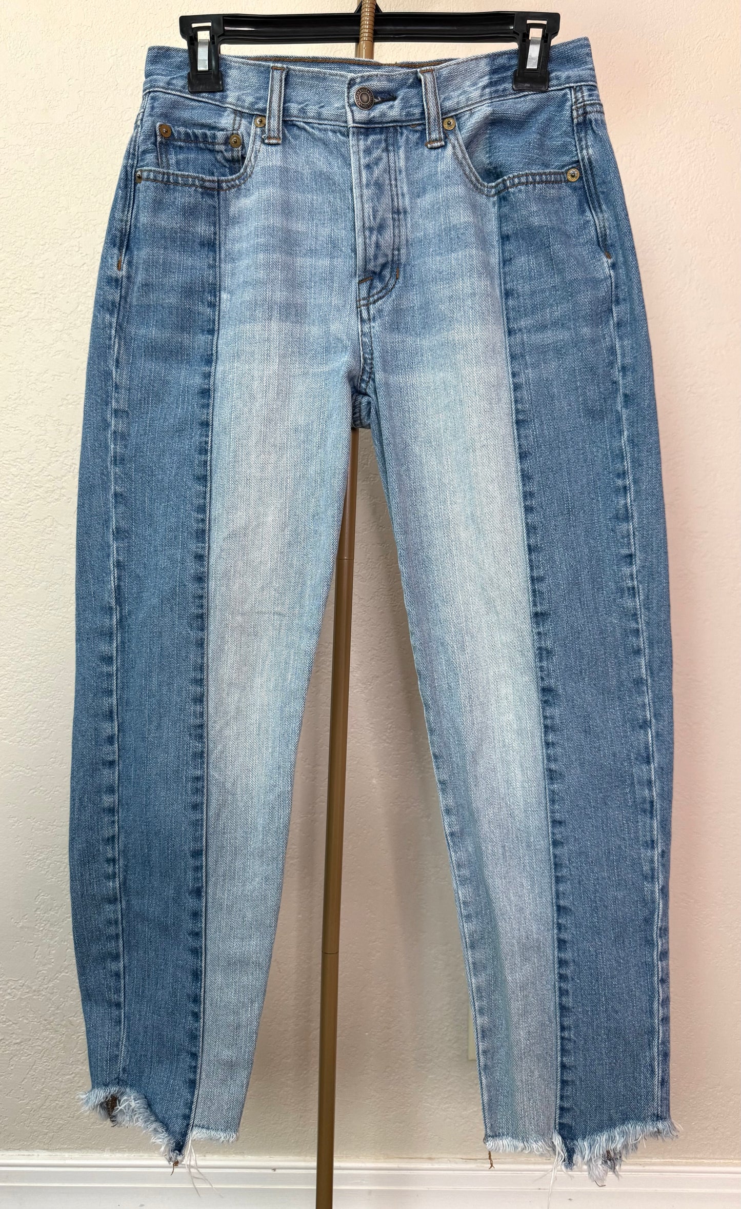 American Eagle Vintage Hi-Rise Jeans - 4 Regular