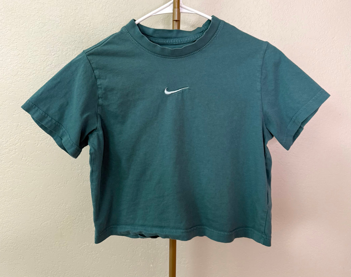 Nike Cropped Top - Medium