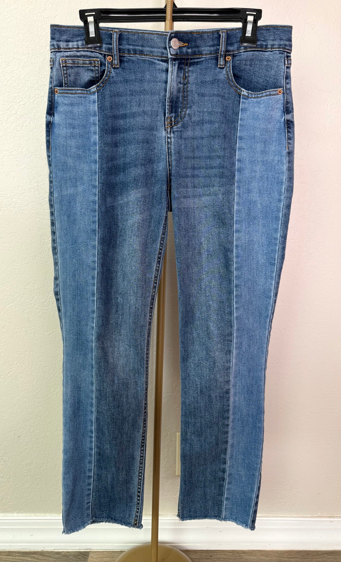 Old Navy Perfect Straight Mid-Rise Jeans - 6