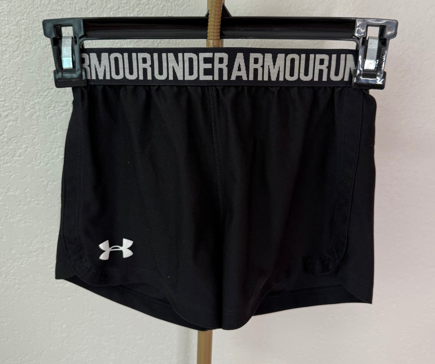 Under Armour Shorts - Youth 6
