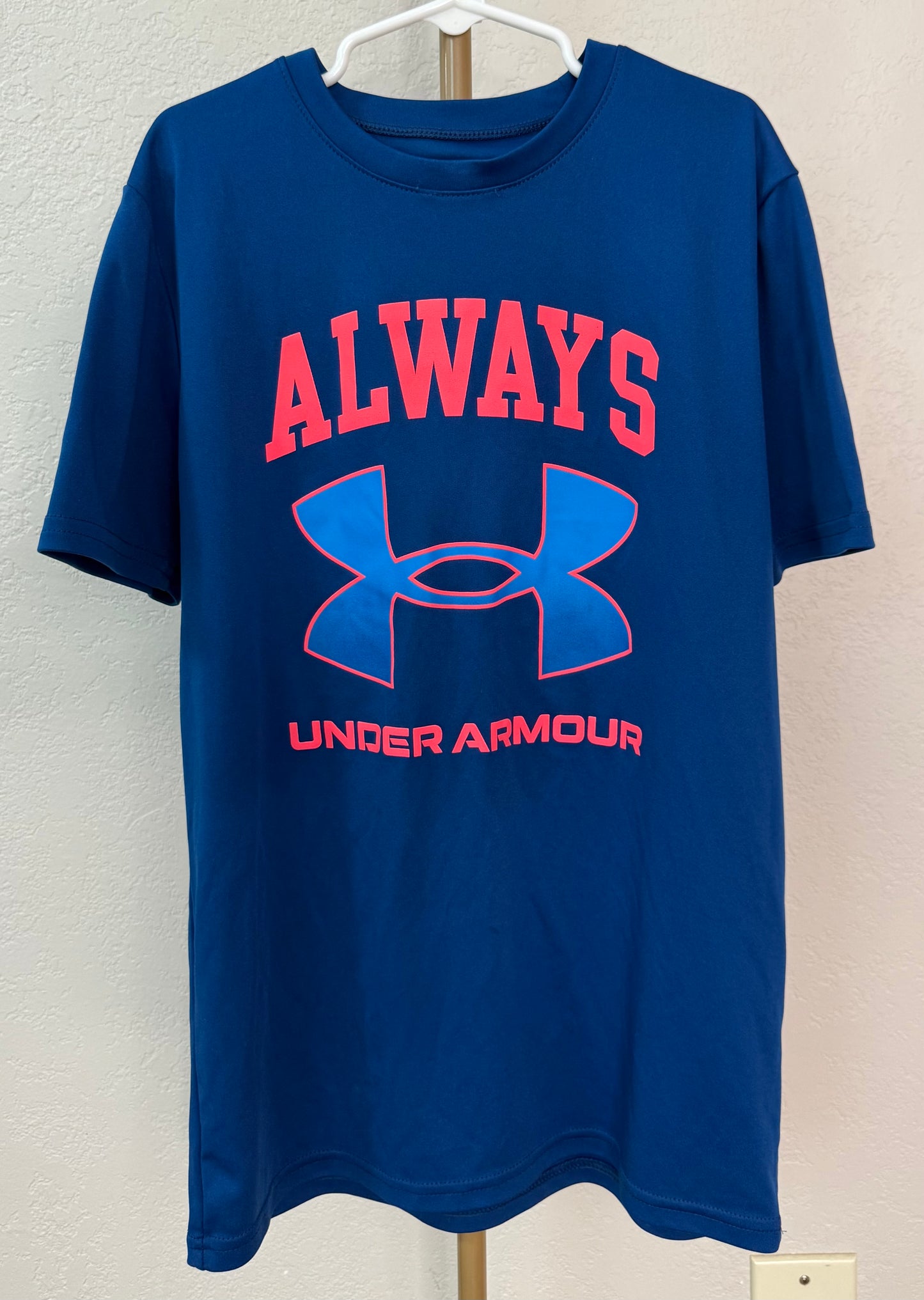 Under Armour Tee - Youth Medium