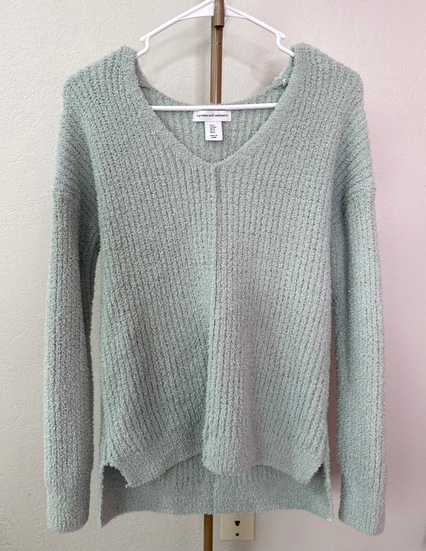 Cupcakes And Cashmere Boutique Sweater - Small (So Soft)