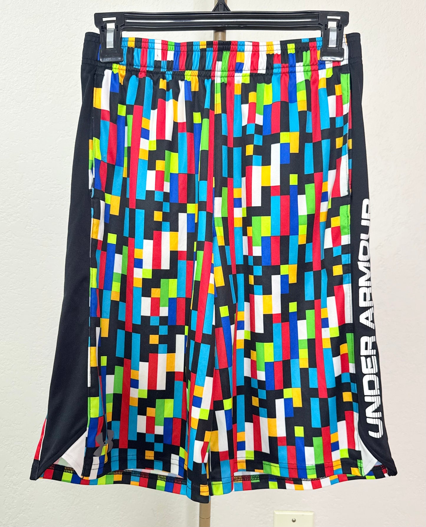Under Armour Shorts - Youth Large Long