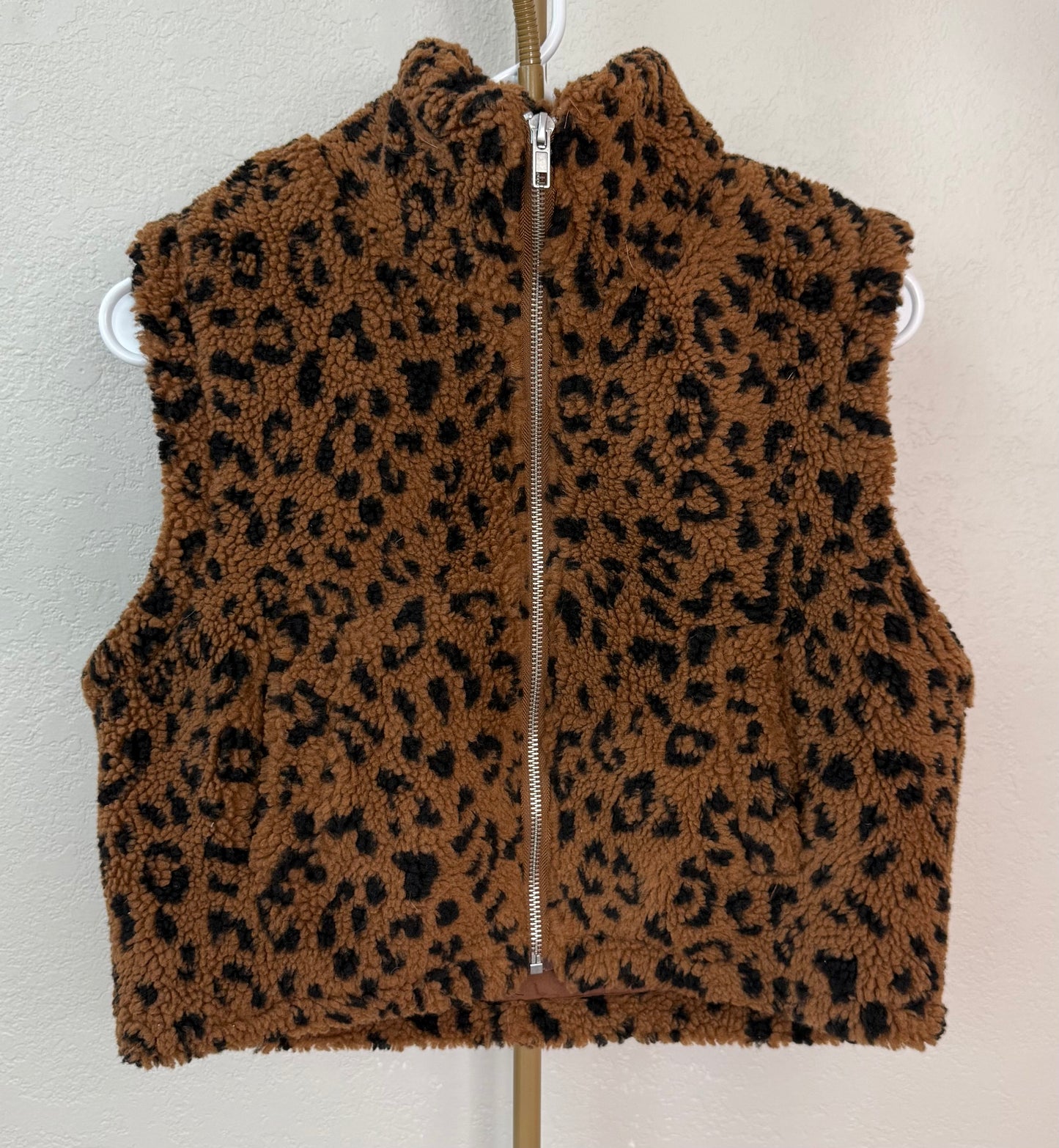 Le Lis Boutique Cropped Vest - Small