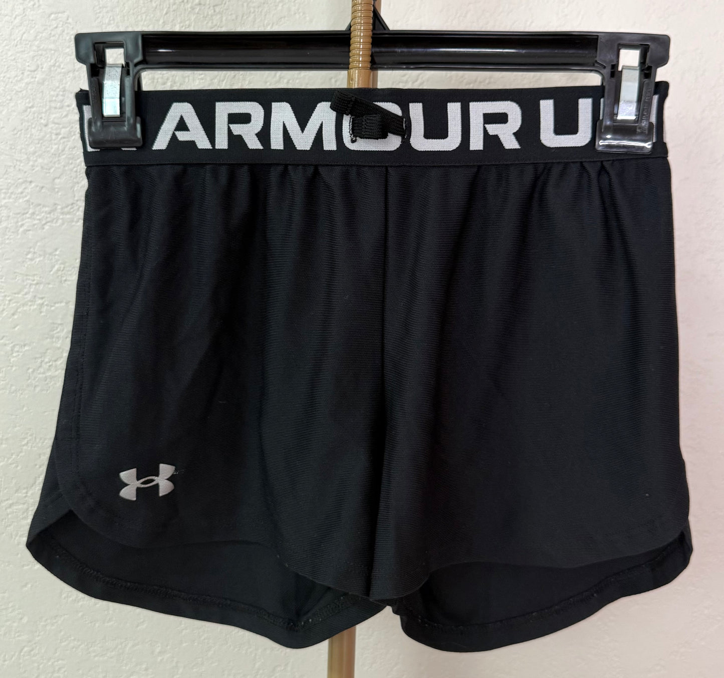 Under Armour Shorts - Youth Medium