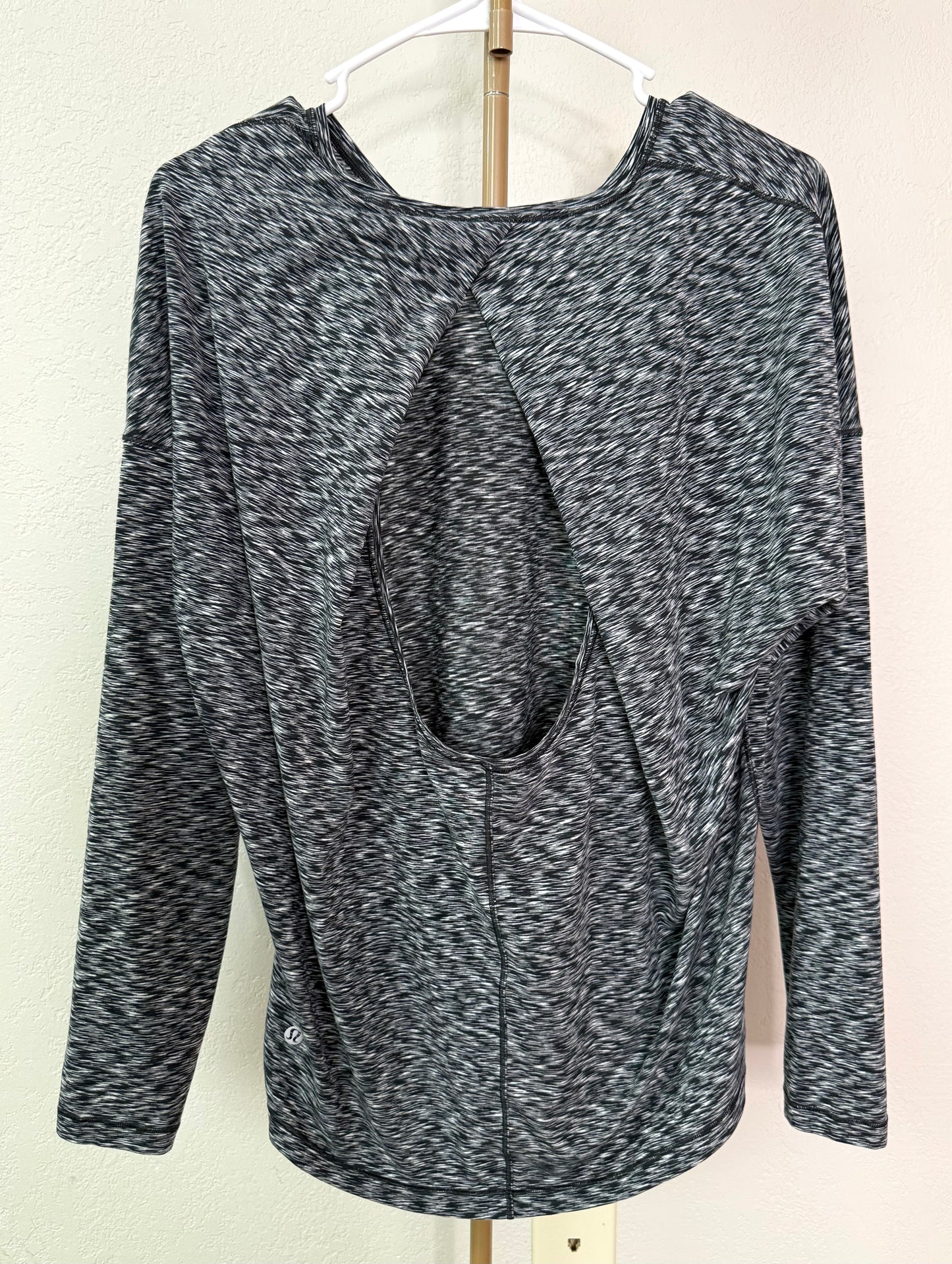 Lululemon Top - Fits Like A Women's Loose Medium/Large (Two Pictures)