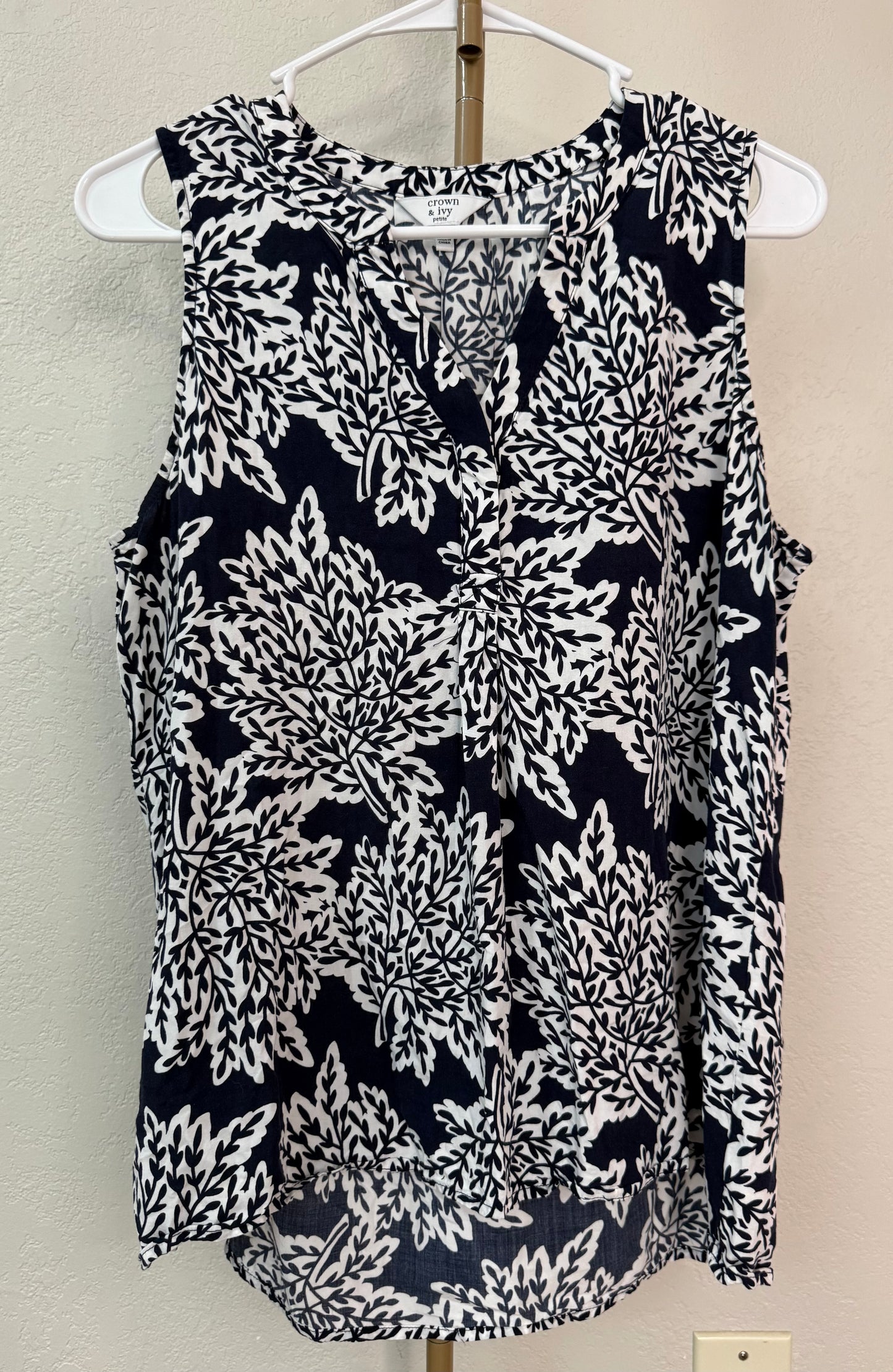 Crown & Ivy Top - Large