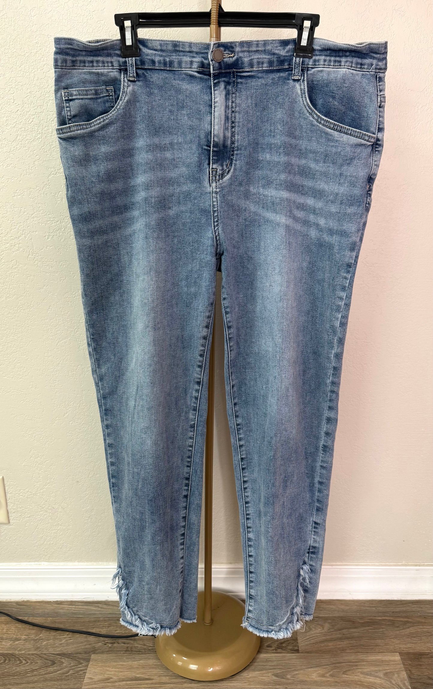 Coco + Carmen Boutique Skinny Jeans - XXL (Size Chart Says 18-20 - Retails Around $90)
