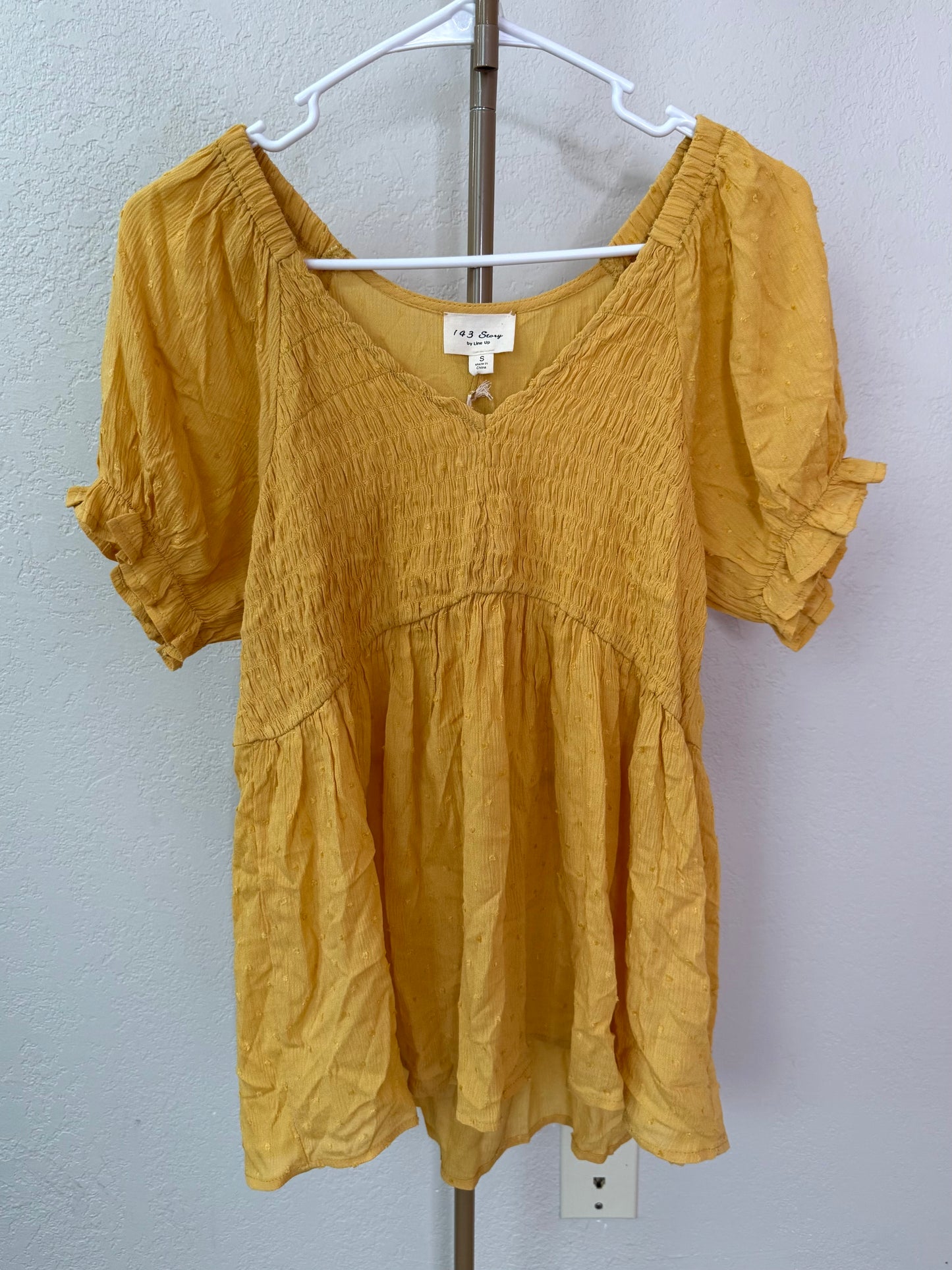 NWT 143 Story Boutique Top - Small