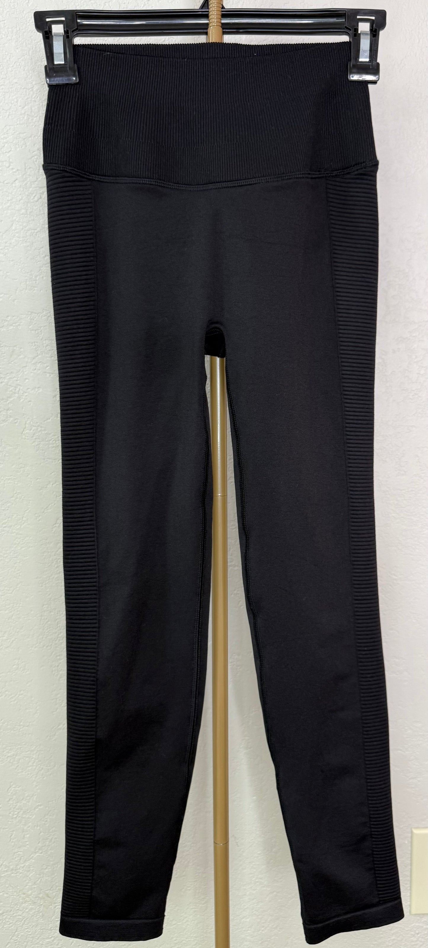 Offline By Aerie Leggings - Small (Thick Waistband)