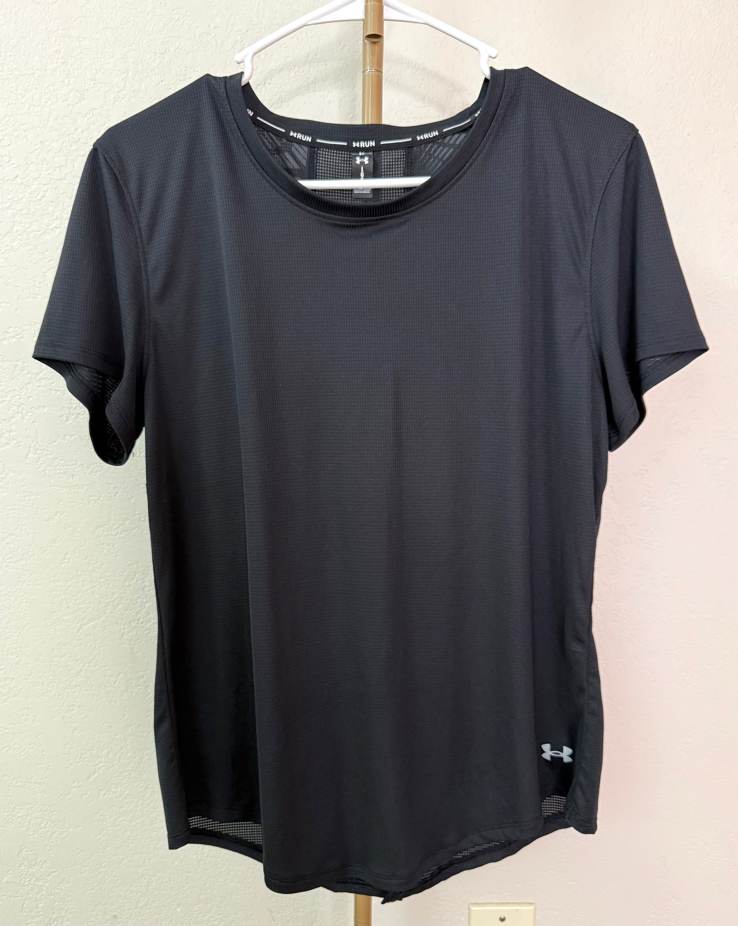 Under Armour Tee - Medium