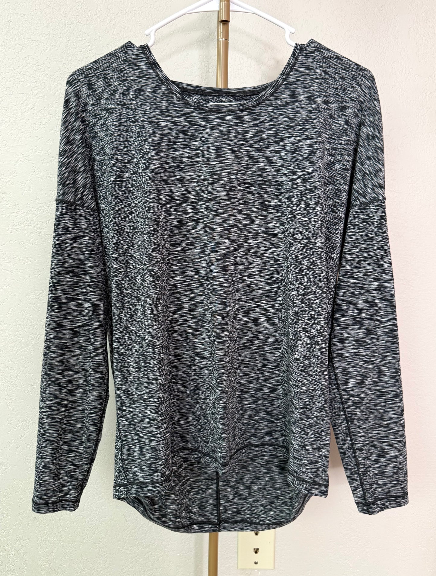 Lululemon Top - Fits Like A Women's Loose Medium/Large (Two Pictures)