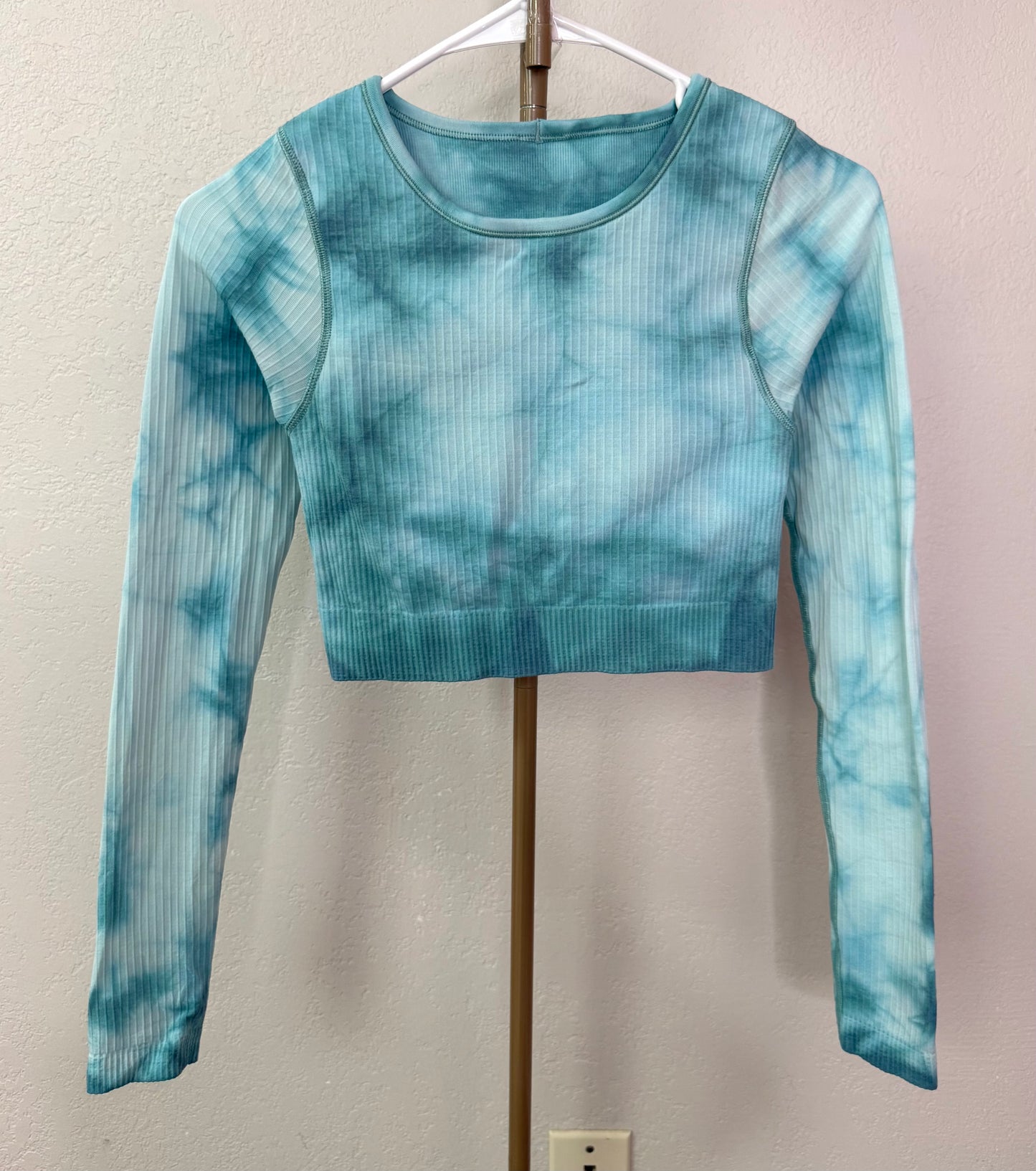 Lululemon Cropped Top - Size 4 (Built In Sports Bra With Padding)