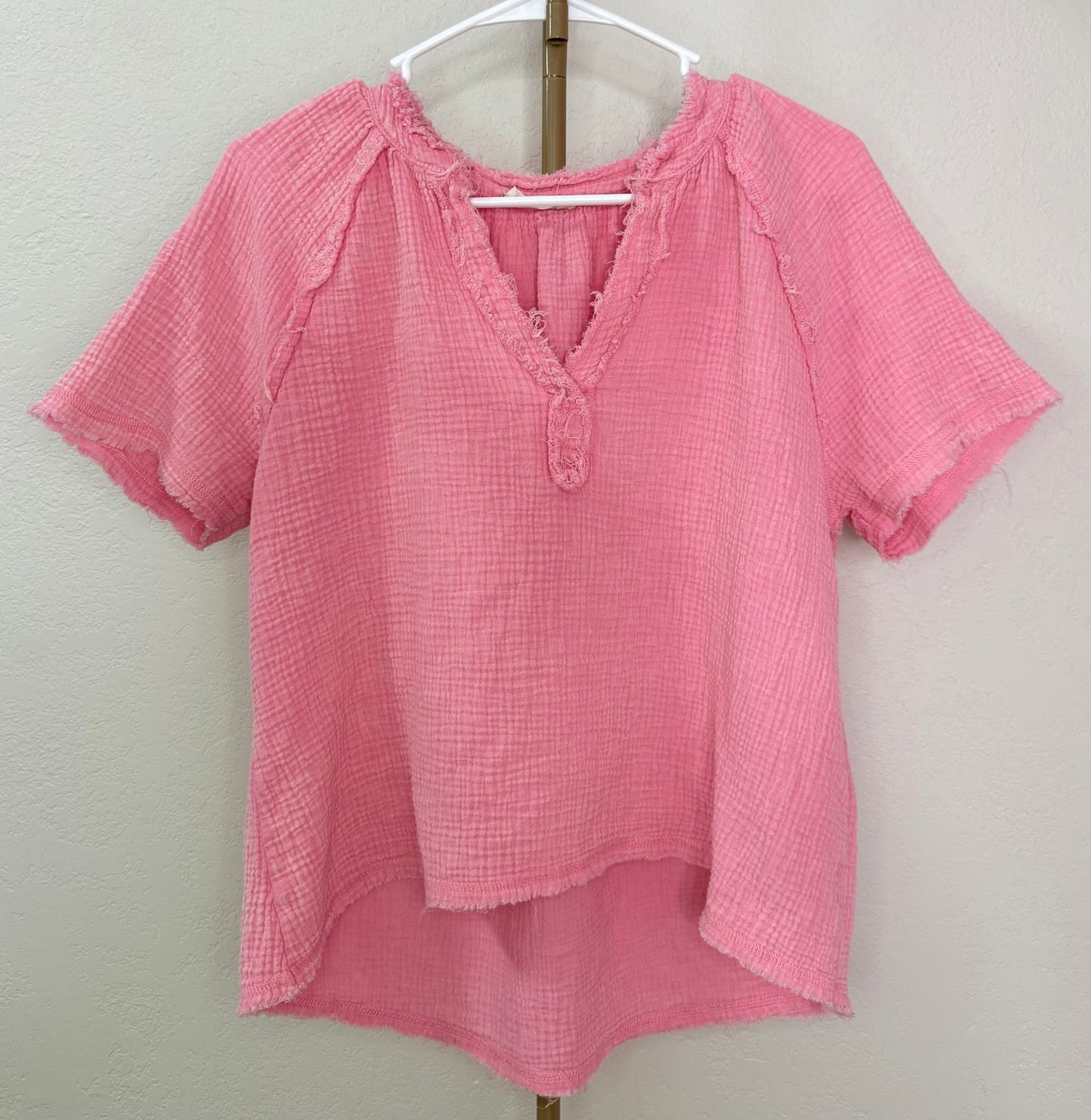 New In Distressed Boutique Top - Medium