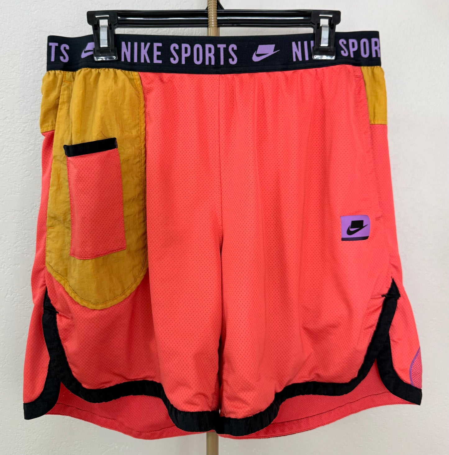 Men's Nike Shorts - Large