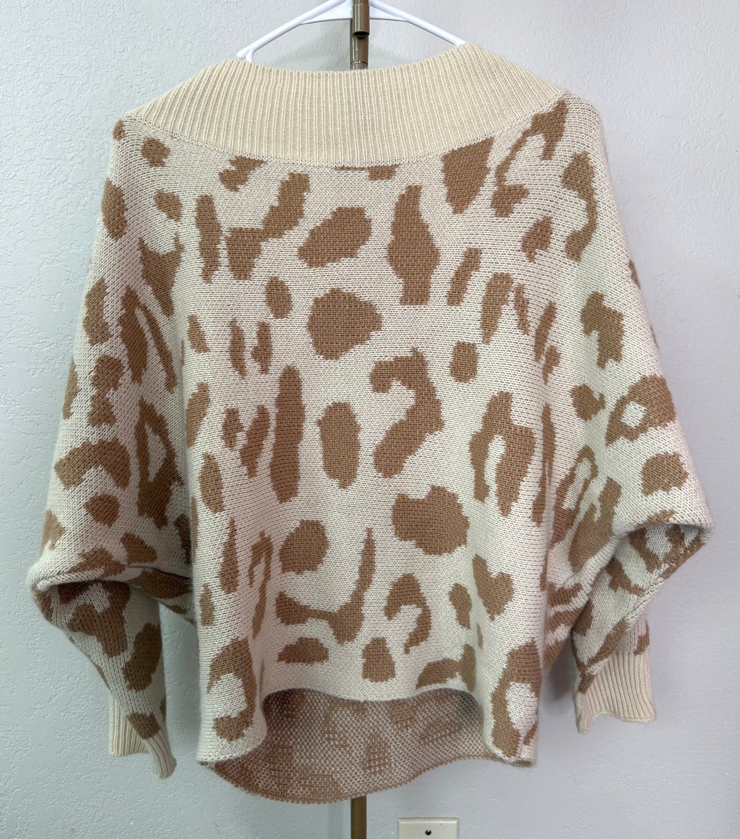 Aakaa Sweater - Medium (Off The Shoulders)